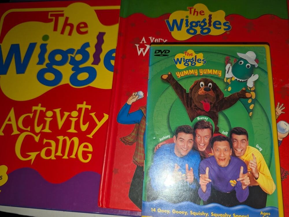 Vtg 2002 Wiggles Activity Board Game Yummy Yummy DVD Wiggly Christmas Book